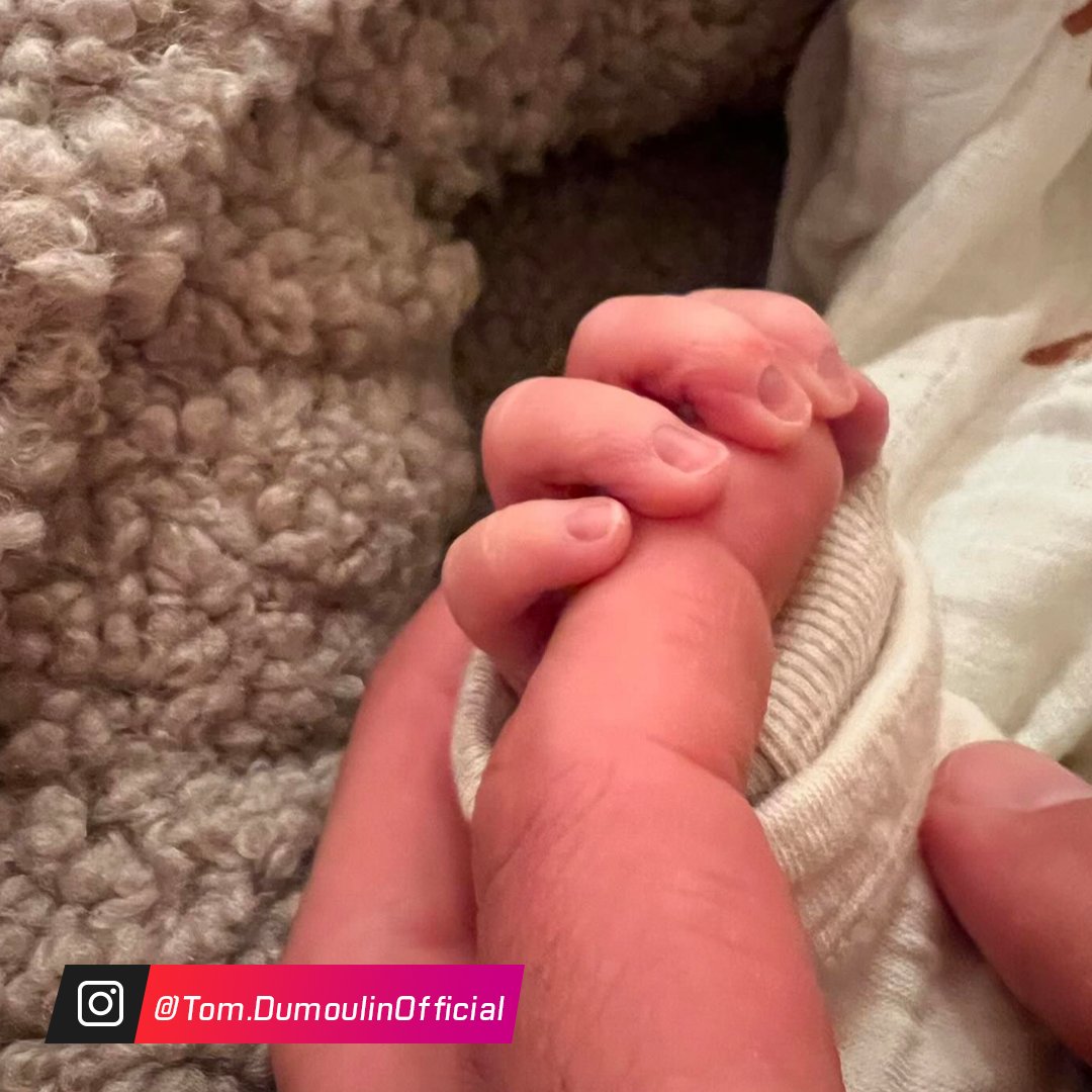 ESPNCiclismo's tweet photo. Tom #Dumoulin anunció la llegada de su hijo Oscar. ¡Felicitaciones! 🐣 https://t.co/OI33iZPz87