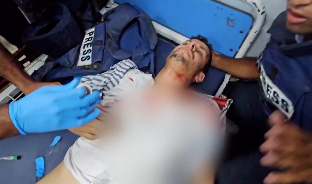 almuariza's tweet photo. 🔴Otro día negro y triste para la profesión. 
Asesinado en Gaza, por un francotirador israelí, el periodista Mohammad al-Tanani y herido grave el cámara Fadi Al Wahidi. 
Más de 160 informadores muertos en esta guerra, la más mortífera para los periodistas desde que hay registros. https://t.co/4Y7yYkTJr8