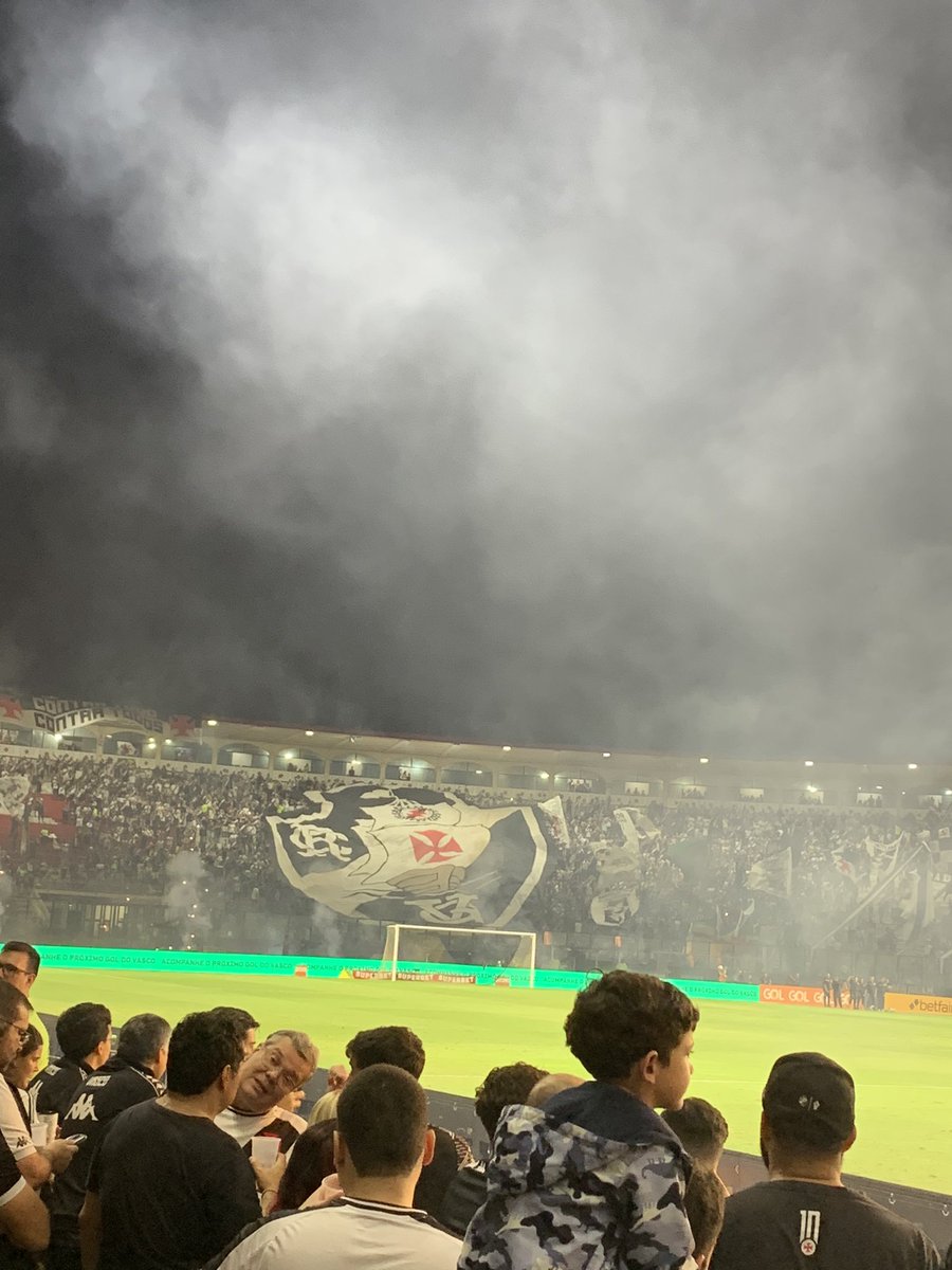 lhucarvalhooo's tweet photo. Primeira vez em são Januário. Um sonho realizado. @VascodaGama #vascodagama #saojanuario https://t.co/L15KBfdoXt