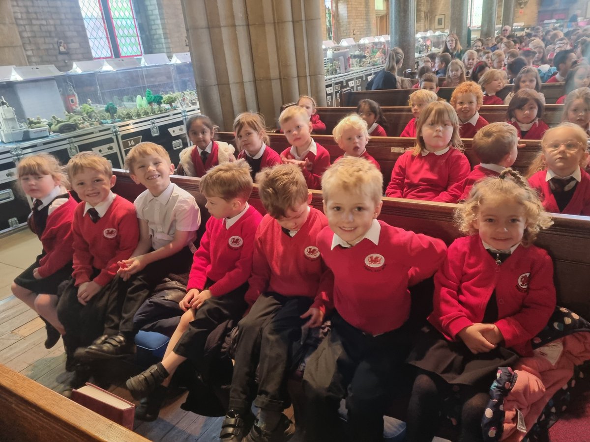 SanSior's tweet photo. Dathlu'r cynhaeaf yn yr eglwys @EsgobaethBangor https://t.co/wX6iANHqIN