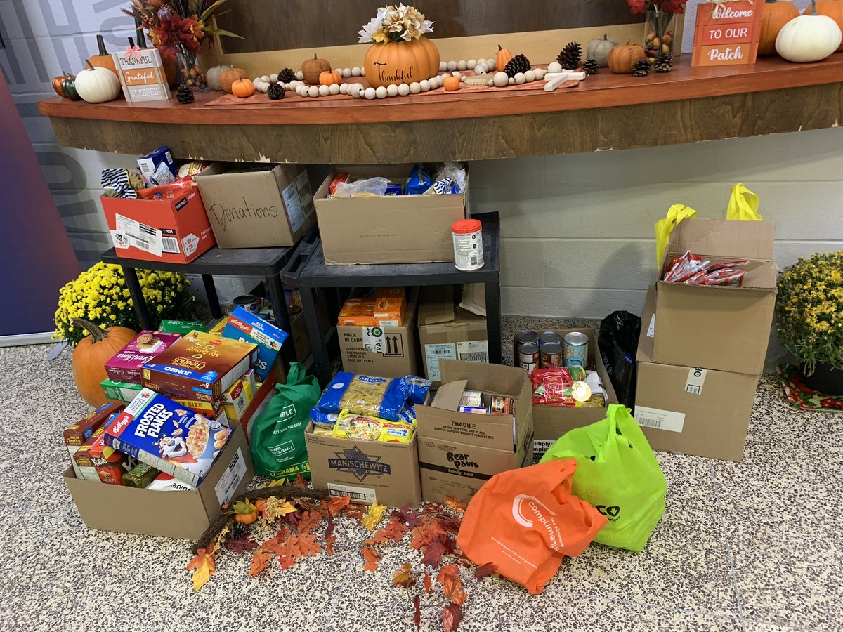 HCMaltonDPCDSB's tweet photo. Packed and ready to go! Our Food for Thought food drive is complete. Thank you Arrows for your generous donations, and thank you Aviators for packing up all the food! https://t.co/joIjDzaPbT