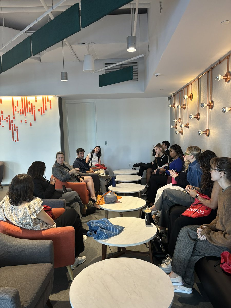 SyracuseIDJC's tweet photo. Today, Newhouse DC students got to visit @politico for their COM 400 class where they learn more about communications roles in DC. Follow Newhouse DC to see where they head to next!

📸🔗 Instagram: https://t.co/HT36RsOEpZ https://t.co/tDKuVgiVEI