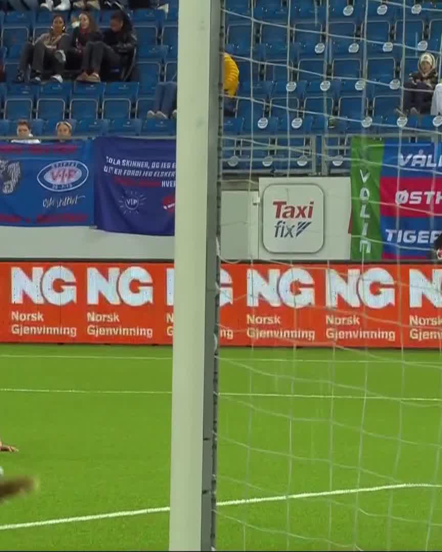 💥 IT'S CANTORE!Juve take the lead in Oslo after Sofia Cantore's no nonsense shot.Watch live for free on DAZN ▶️  #UWCL #UWCLonDAZN
