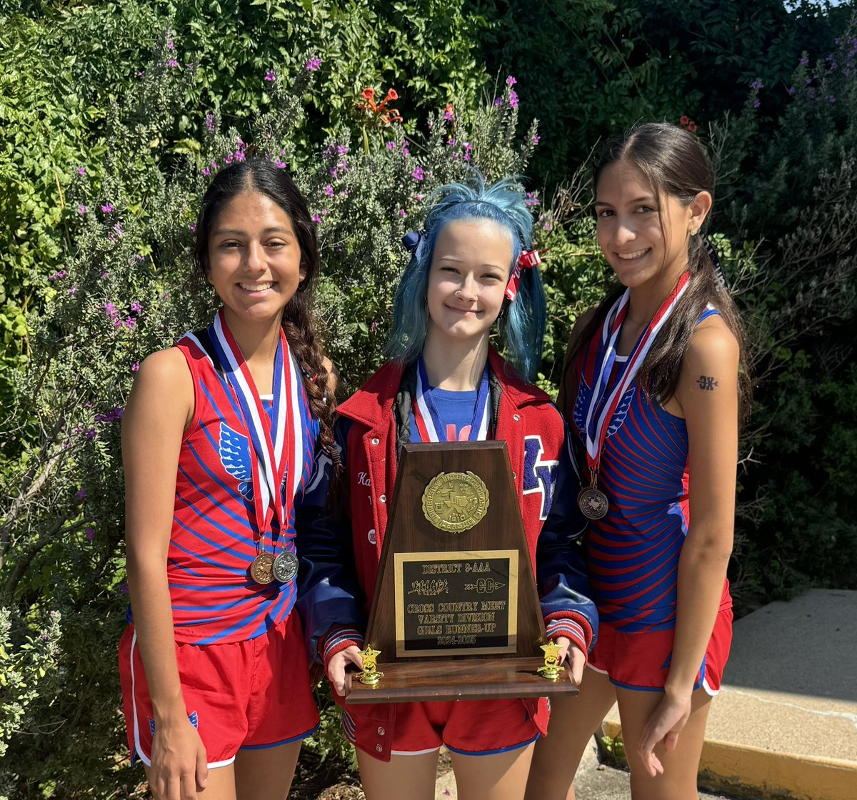 ywlafwathletics's tweet photo. Shout out to the YWLA Cross Country Owls as they secured the second spot in District 9-3A!  Huge congratulations the the following top 10
Finishers: Sofía Méndez - 10th, Katie Van Geem -9th, and Sophia Ordaz - 6th https://t.co/4rvyOAO7Oj
