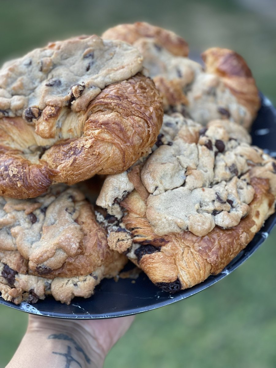 IG: SuiteCakes tweet media