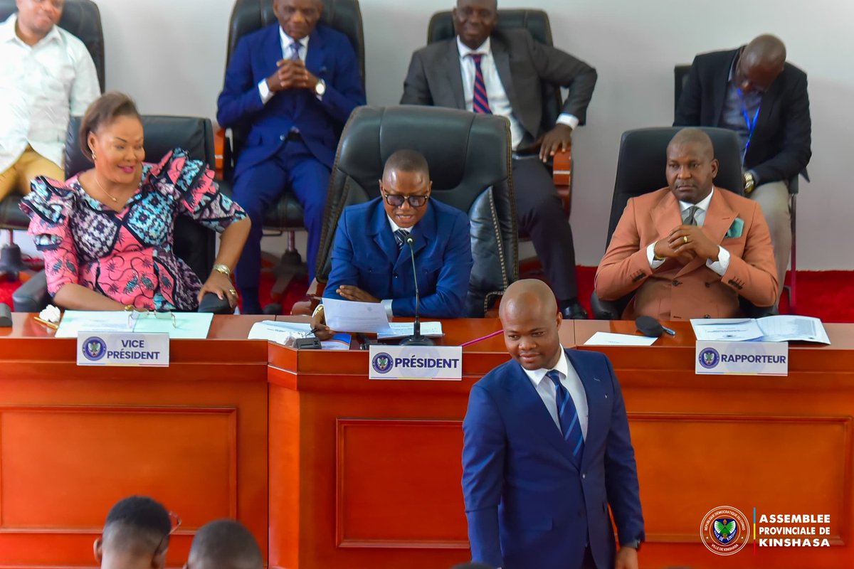 HMubengaie's tweet photo. "Les sanctions du domaine de la réglementation relative à la gestion des déchets domestiques dans la ville-province de Kinshasa" : voici l'intitulé de notre proposition d'Édit déposée ce mercredi 09 octobre, au Bureau de l'APK. 
Nous saluons la détermination qui caractérise l'action du Président @levimbuta. #Kinshasa doit changer de visage.