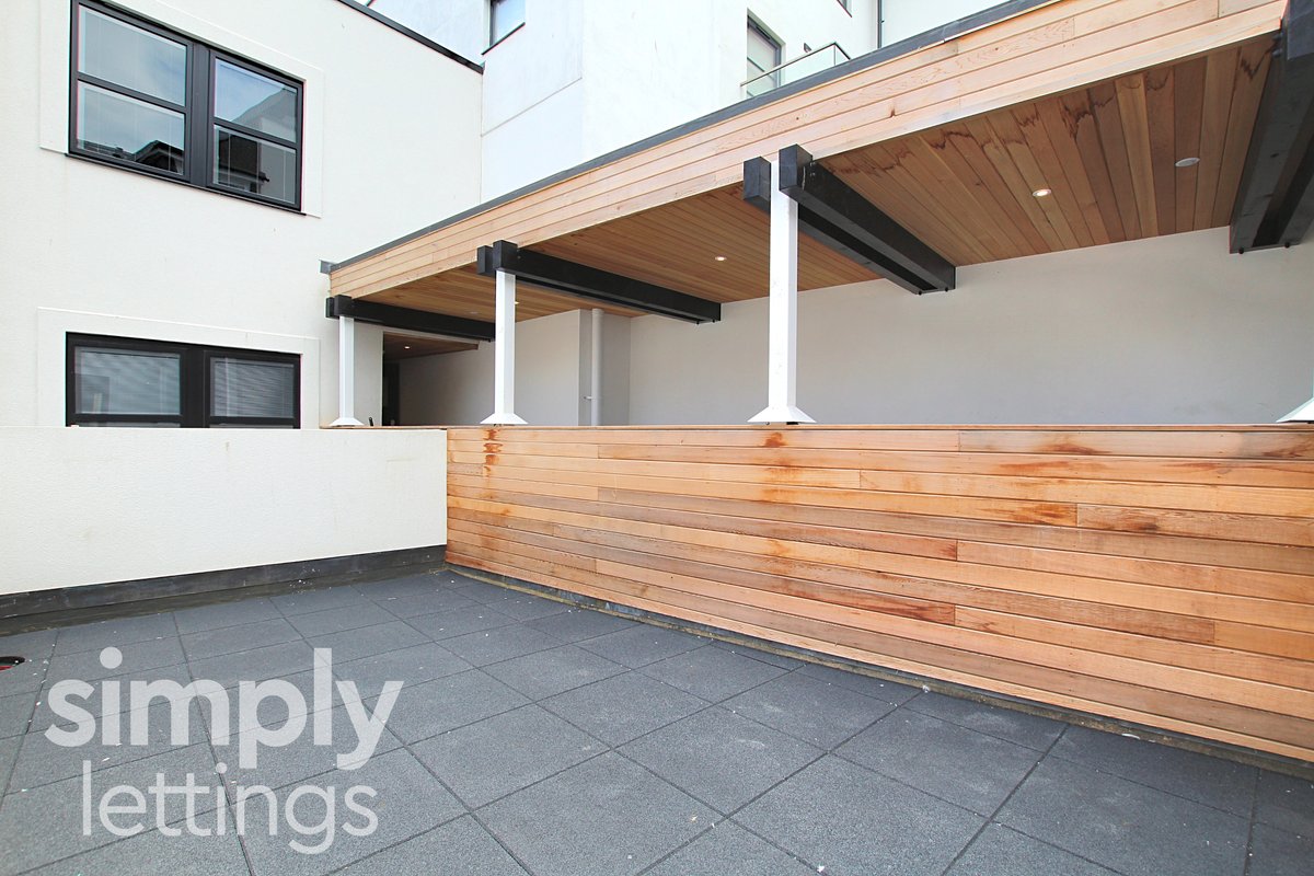 #ToLet A modern 1 bed #Flat off #Worthing Seafront - £1,250pcm! VIDEO TOUR: youtube.com/watch?v=8t0YXt… PROPERTY DETAILS: youtube.com/watch?v=8t0YXt… Call 01273 729 000 to view! #Lettings #Property #Brighton #SimplyLettings