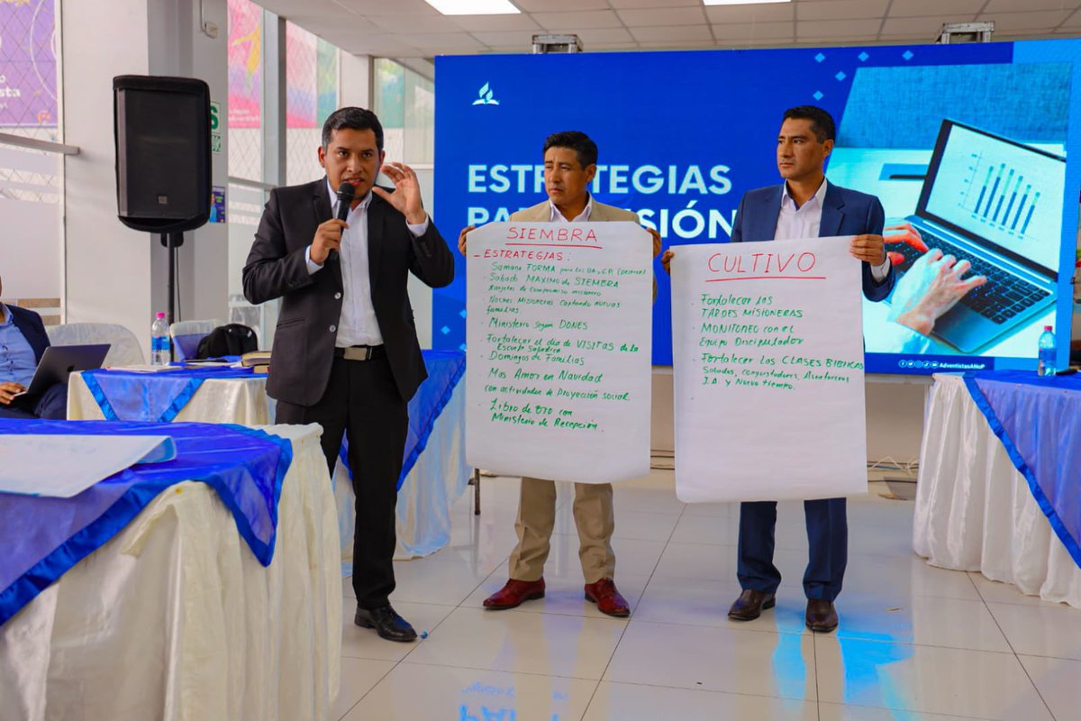 AdventistasANoP's tweet photo. ✨Cada pastor representante de grupo expone sus estrategias para lograr cumplir la #PlanificaciónMisionera2025 📊, con el objetivo que la hermandad se involucre en la misión🙏🏼. 

#RID https://t.co/f9eJrZAkxy