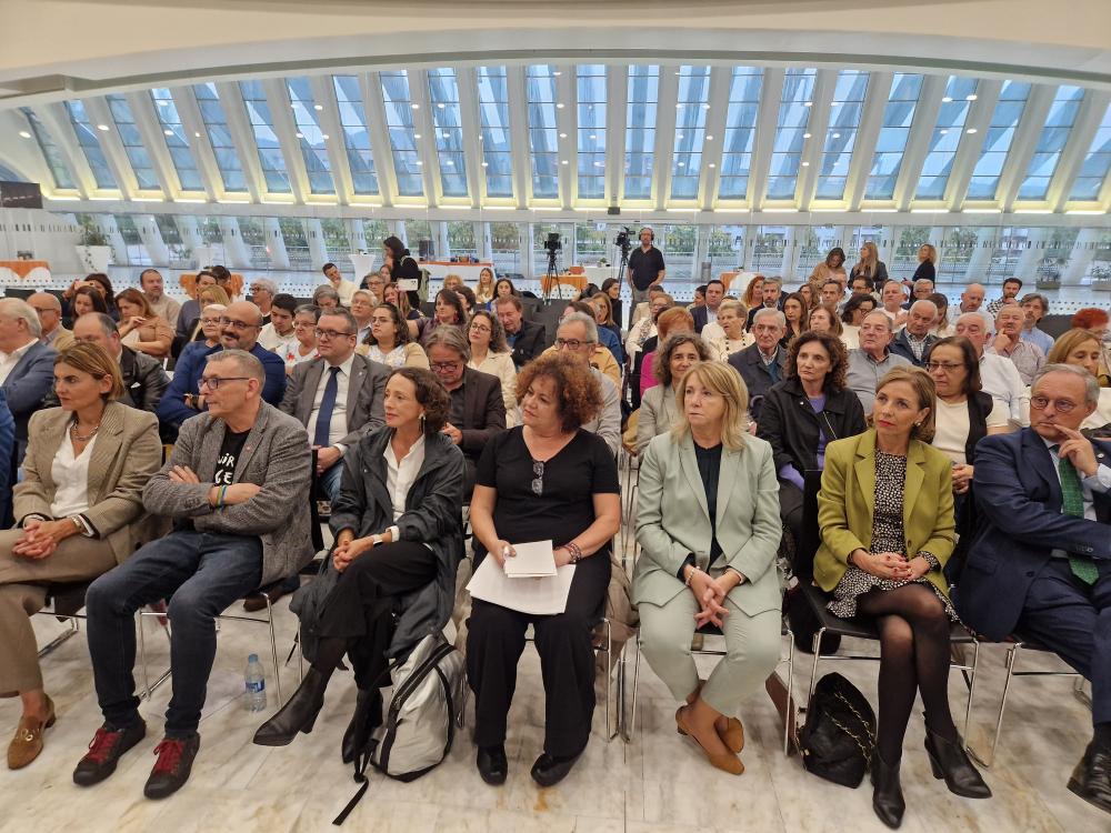 ✨️Gala de entrega de los 𝒑𝒓𝒆𝒎𝒊𝒐𝒔 𝑯𝒂𝒛+ a la Red de Inclusión Activa, la Fampa, la Fundación EDES, Mantequería Arias y  la Dirección General de Estrategia Digital, en colaboración con la Mesa del Tercer Sector
👇
