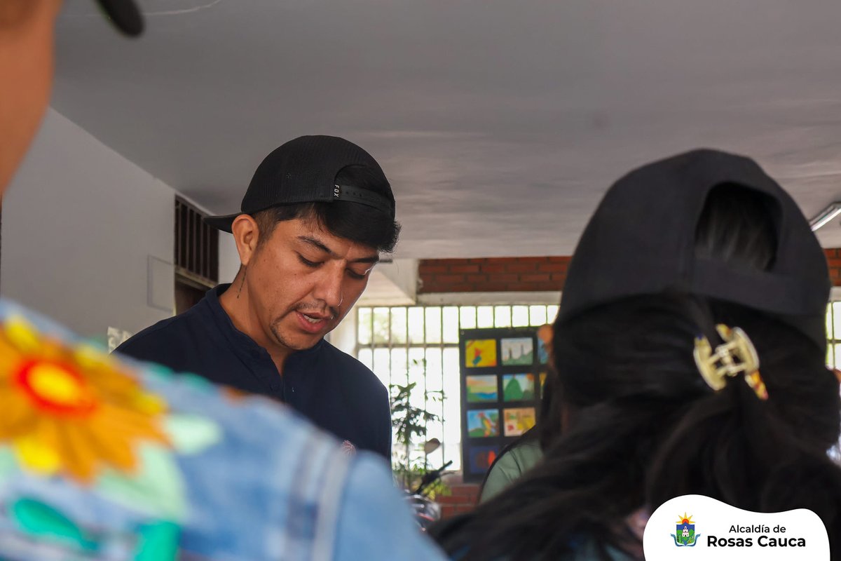 alcaldiaderosas's tweet photo. Gracias a la gestión del Gobierno Municipal por medio del Enlace de Género, en colaboración con el SENA Cauca , se han entregado insumos📷 para la transformación de lácteos y cárnicos a los grupos de mujeres que participan en los cursos del ❞𝐒𝐞𝐫 𝐄𝐦𝐩𝐫𝐞𝐧𝐝𝐞 𝐑𝐮𝐫𝐚𝐥❞. https://t.co/CdqPO4vNJx