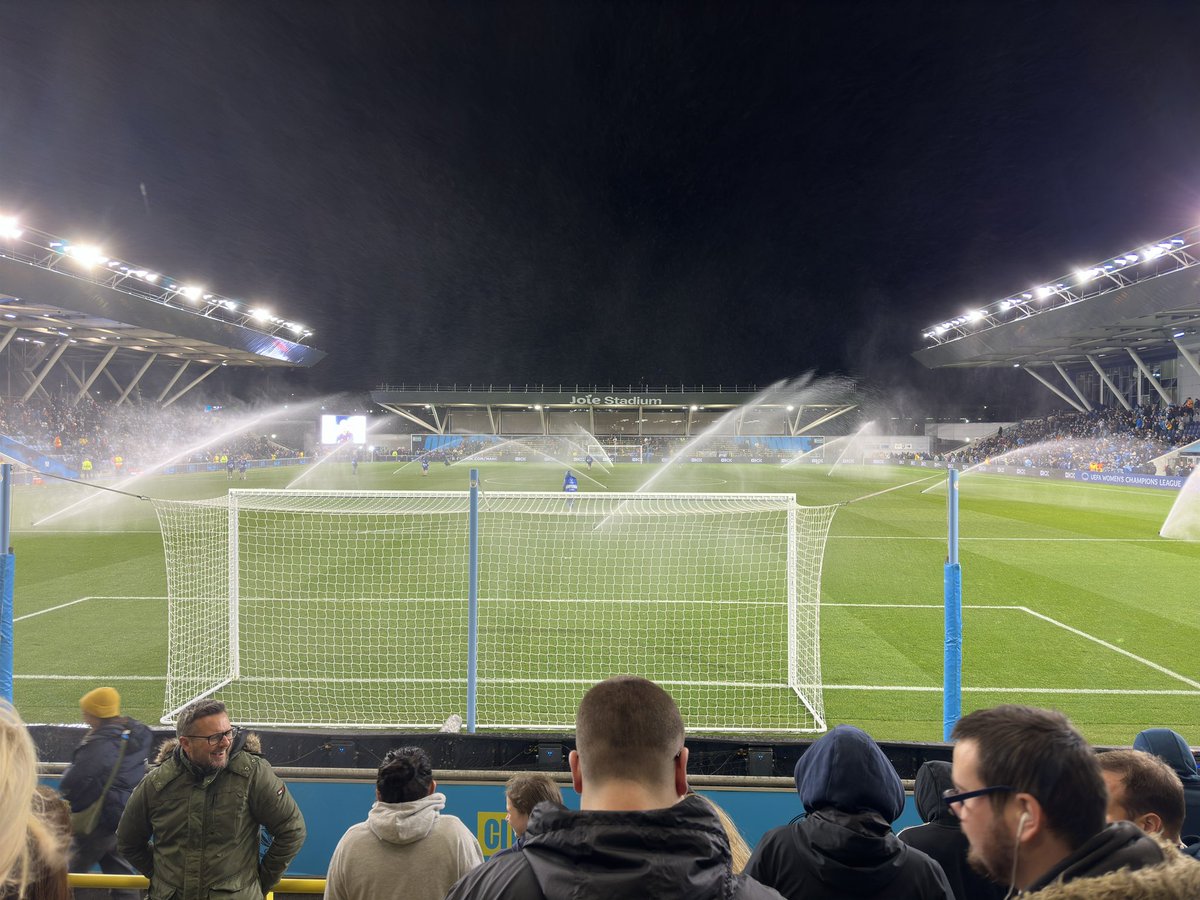 Half time at the Joie Stadium and it’s Manchester City 1-0 Barcelona.

Really think City could have had three or four in that first half.

#mcwfc