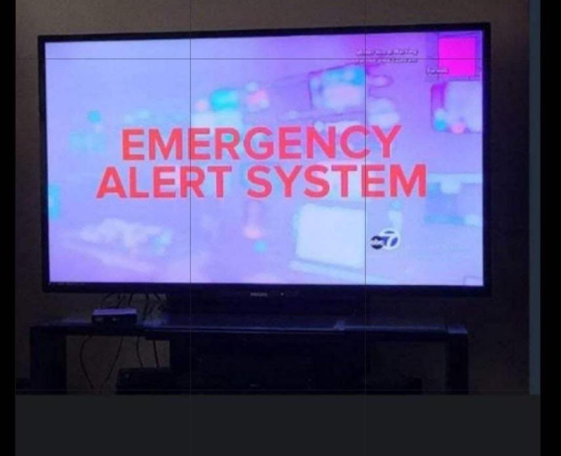 looP_rM_3117211's tweet photo. THE EMERGENCY ALERT SYSTEM EBS HAS BEEN ACTIVATED WORLDWIDE https://t.co/2lFSneXqz7