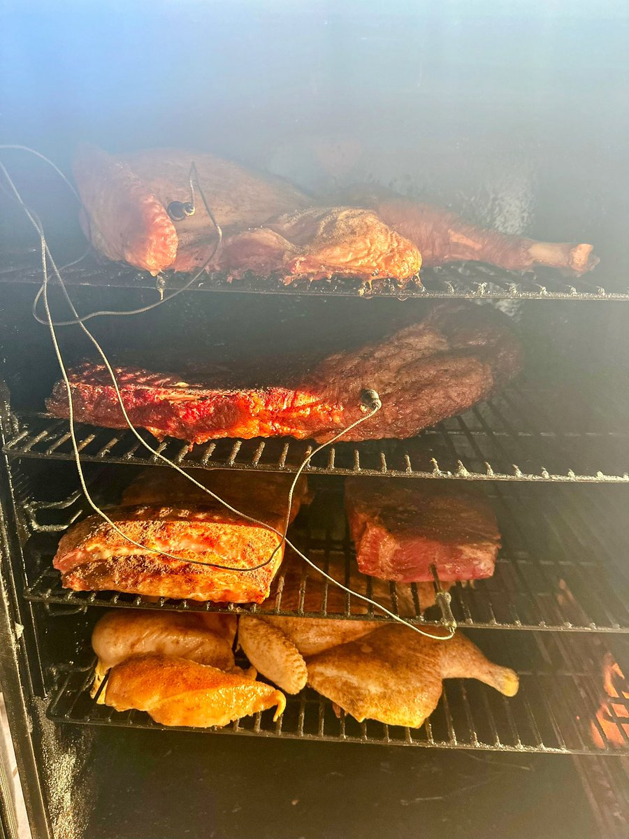 ChrisDiffley's tweet photo. @JJ_Denhollander Bro, just smoke the turkey along with everything else. Why get feisty? Also, if you’re unable to prepare a turkey to rival any other bbq you’re doing, get better. https://t.co/yfSjl0y2yd