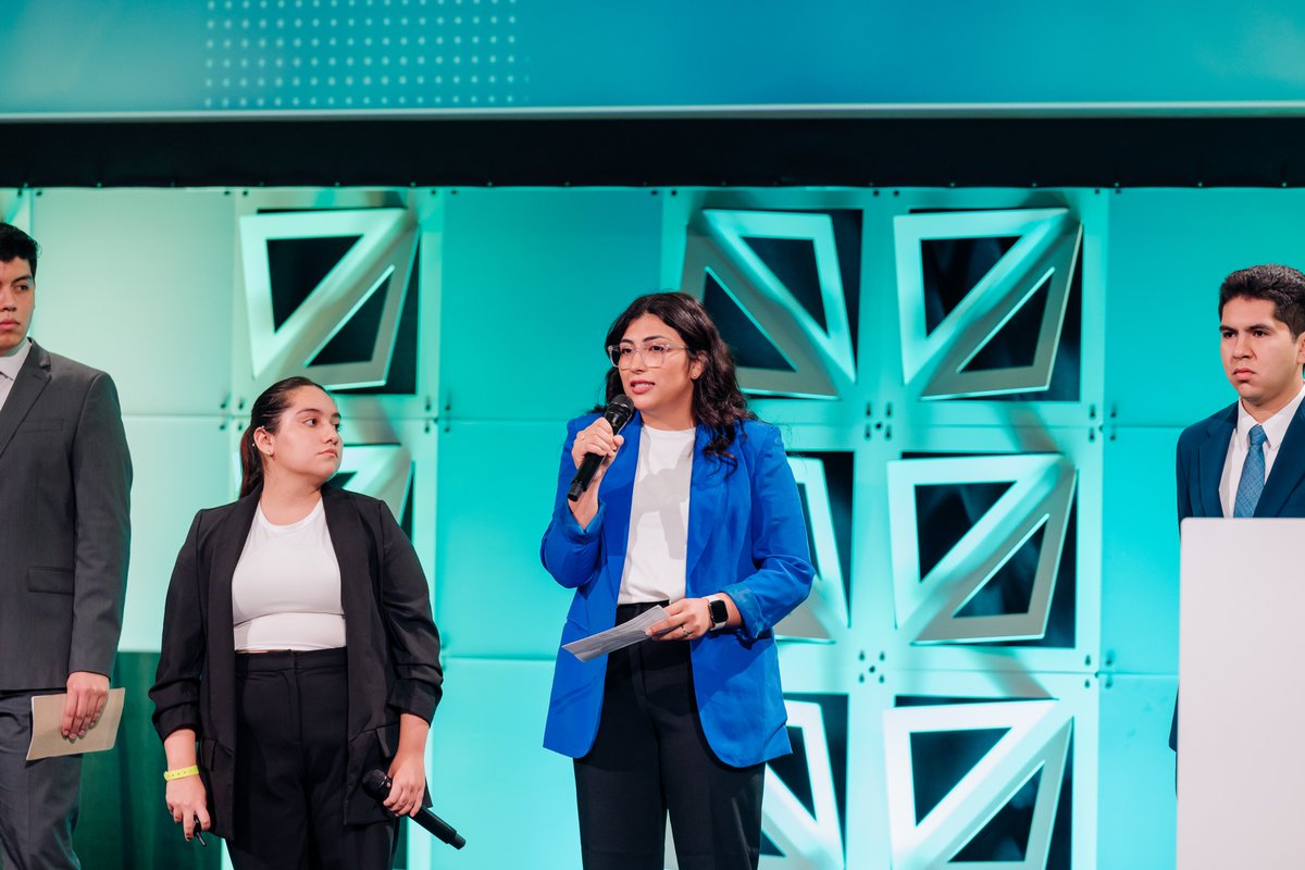 Let’s hear it for The University of Texas Rio Grande Valley (<a href="/UTRGV/">UTRGV</a>), our second place winners of the 2024 HSI Battle of the Brains competition! 🧡#NuestroTiempo #HSIBotBrains #HispanicHeritageMonth #VsUP ✌️