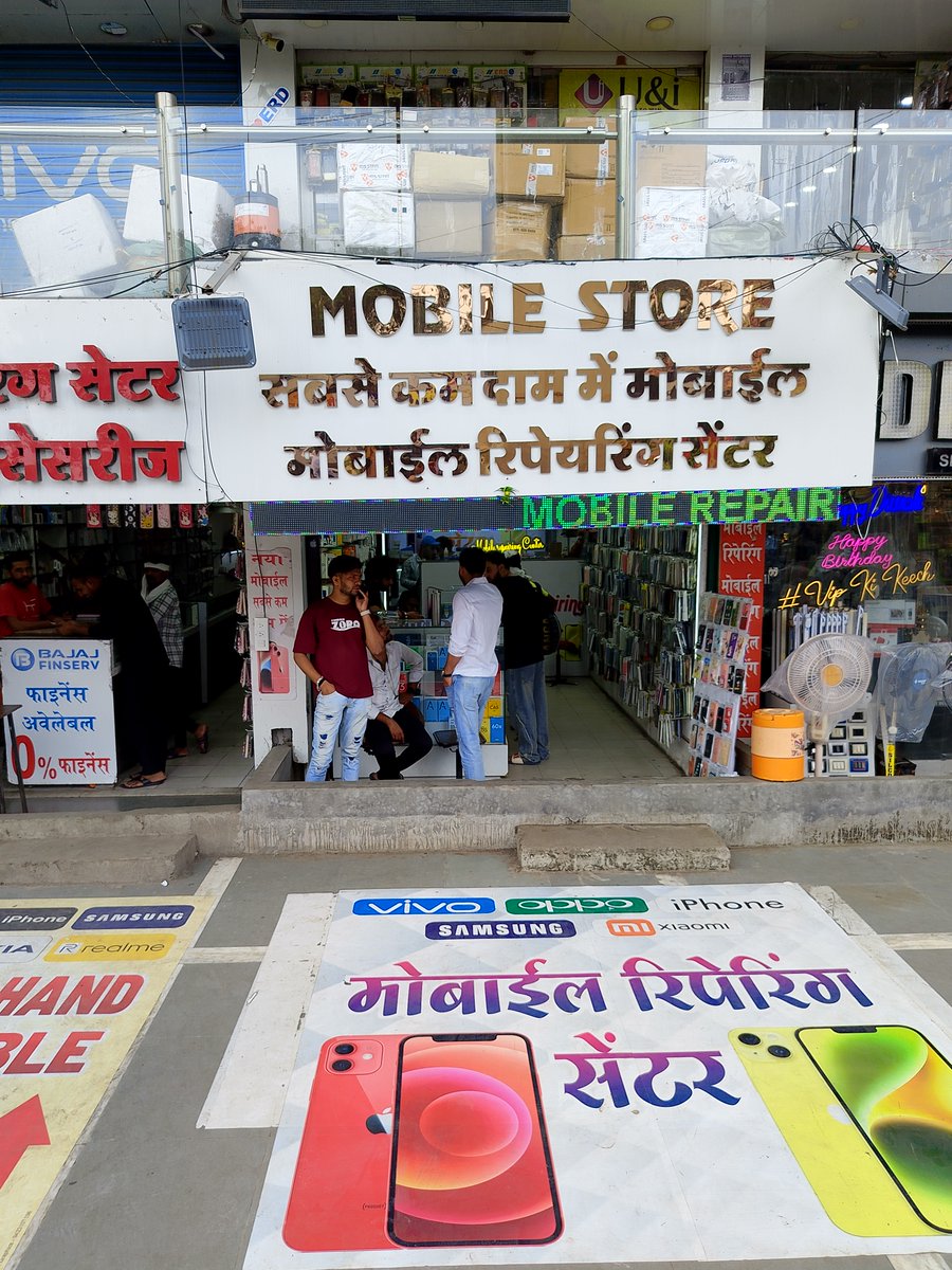 sjbhau's tweet photo. Mobile store shop in modi number 3 near raza optical sitabuldi Nagpur is a complete scamster, fraudsters They charge you money and wont even repair your phone and when you ask refund they won't and abuse you adding photos and videos for reference #Nagpur #Sitabuldi #CHOR #SCAM https://t.co/QLq0759YUT