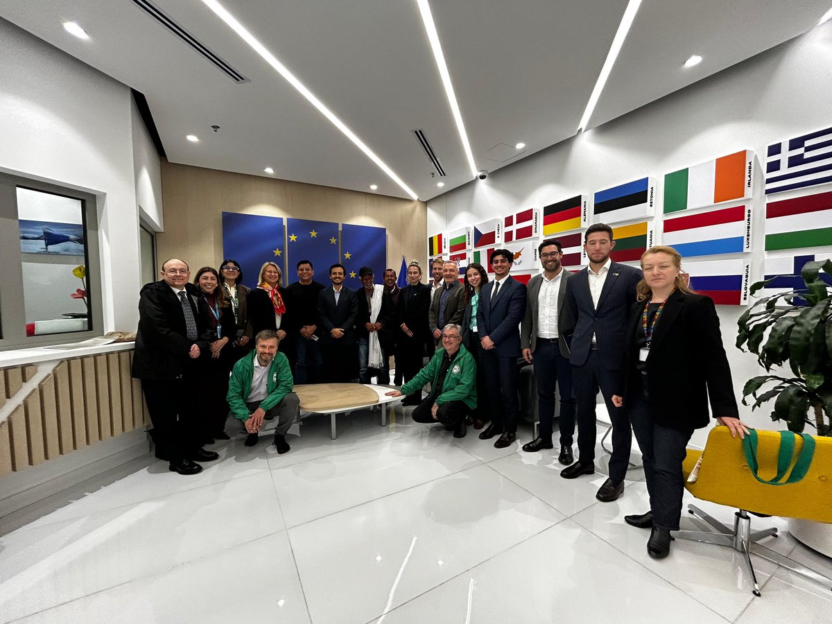 UEenColombia's tweet photo. Continuamos agenda sobre difícil situación humanitaria por enfrentamientos armados en Magdalena Medio, con @Credhos_Paz y comunidad internacional. Es indispensable que avancen investigaciones de desapariciones forzadas, masacres en Yondó, Cimitarra y otras. #DefendamosLaVida https://t.co/MIo2NnUGOK