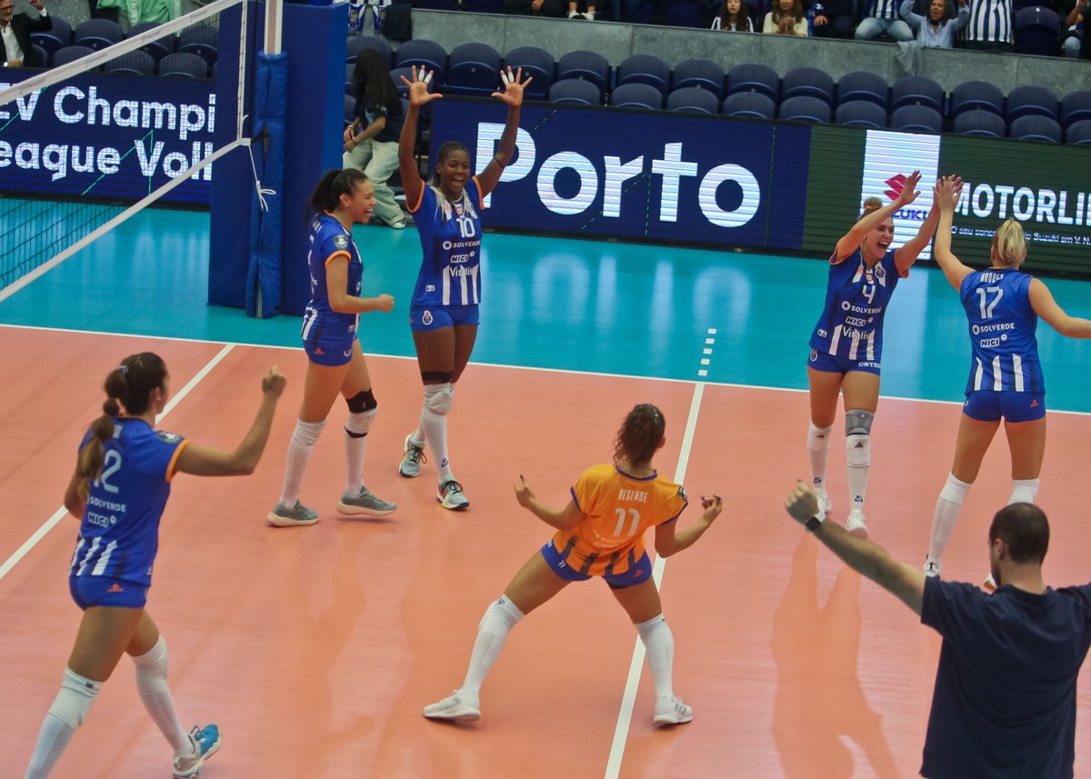 Histórico: FC Porto pela primeira vez na Liga dos Campeões de voleibol feminino dlvr.it/TF9Zsl