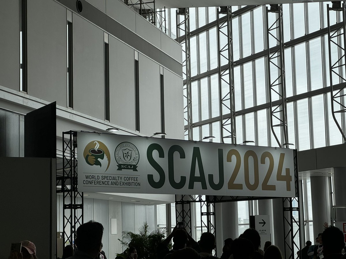 Kazbeee16's tweet photo. 今年も来ました #SCAJ2024
面白すぎて時間足りません！
初日から生豆２kgと新作の #エアロプ���スクリア 購入
既に荷物パンパン
まだビレッジも見てないし、２日目も物欲抑えられる気がしません…どうしよう😭 https://t.co/ohZKk6JzeQ