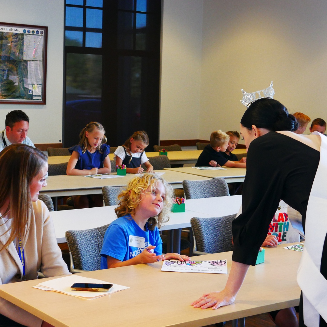 FarmingtonCity's tweet photo. Last week, we kicked off the new school year with an exciting Lunch with the Mayor event! Students had the chance to connect with Mayor Anderson, enjoy delicious pizza, and meet the inspiring Miss Northern Utah, Kenady Thornley. 

#FarmingtonCity #LunchWithTheMayor https://t.co/XIdkzoJm2A