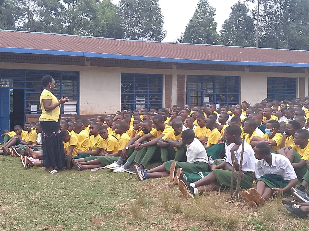 Uyu munsi mu mirenge yose ya <a href="/RusiziDistrict/">Rusizi District</a>  hatanzwe ibiganiro mu bigo by'amashuri muri gahunda ya MBA HAFI MUBYEYI  hagamijwe gushishikariza abanyeshuri kwirinda GBV,Kwirinda ibiyobyabwenge,Kuganira n'ababyeyi cg ababarera.Bahawe n'ikiganiro kuri SRH
<a href="/RwandaWomen/">National Women's Council</a>
<a href="/RwandaWest/">Western Province I Rwanda</a>