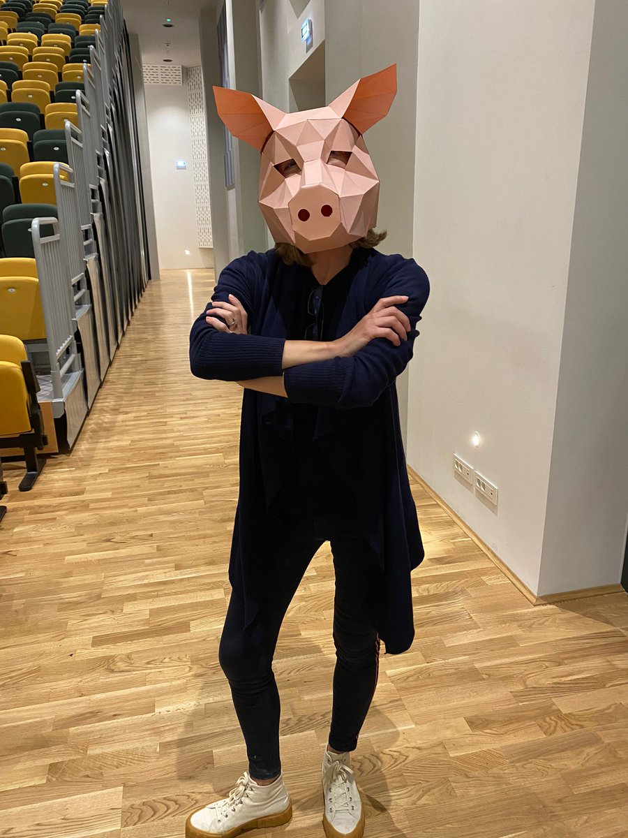 Ah_Nora's tweet photo. ...a kako je vama danas bilo na poslu?
#ekipaizkantuna https://t.co/sghwIUEd8T