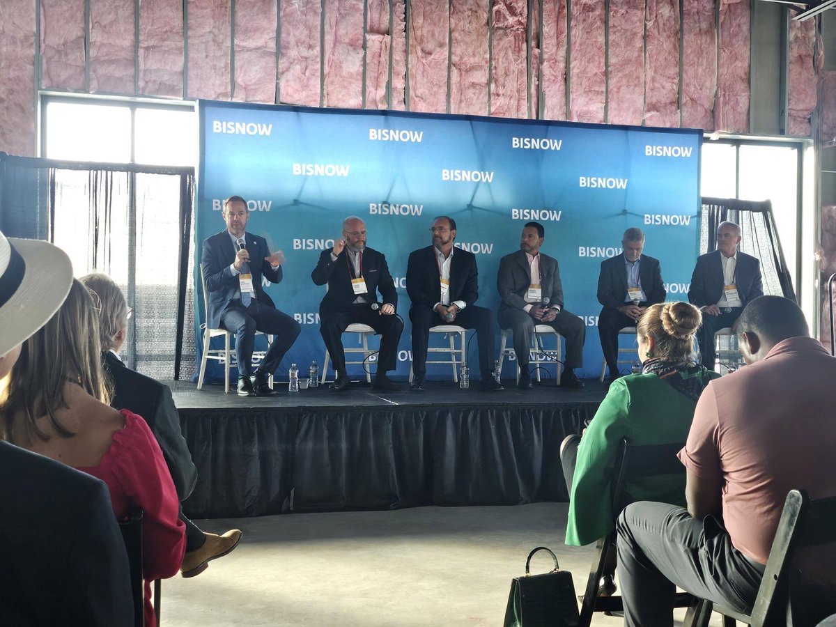 AllenTXEDC's tweet photo. FarmWorks One welcomed over 300 attendees at the Bisnow State of Collin County event, highlighting northward growth and Allen's prime position to thrive. https://t.co/90XvrN0Evw