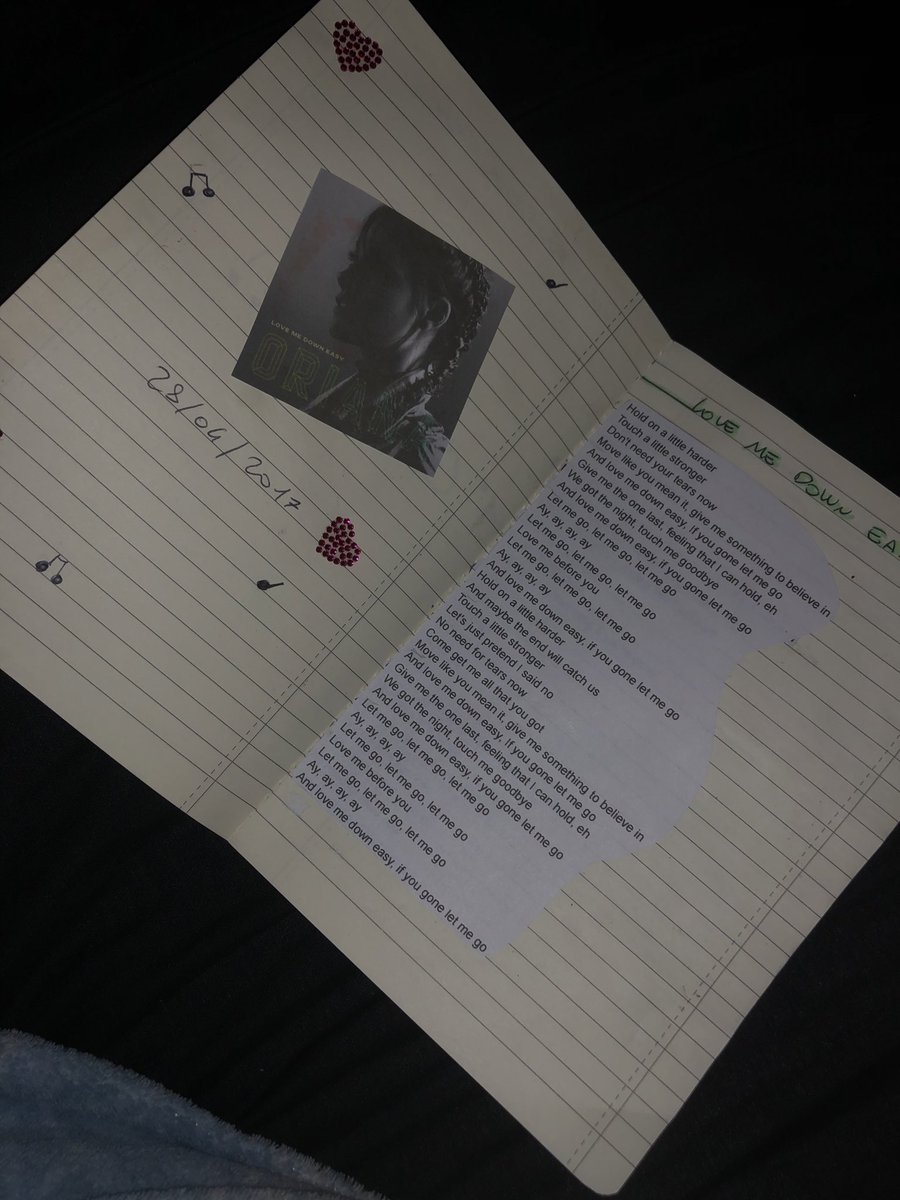 ki_ki_gio's tweet photo. Encontré este cuaderno que hice para @orisabatini ❤️
En el interior se cuenta todo sobre su carrera desde que comenzó (Aunque ahora tengo que añadir algunas cosas) 
Me parece muy lindo aunque @orisabatini  nunca lo ha visto  desafortunadamente😂🥺 https://t.co/zbl4rALlQd