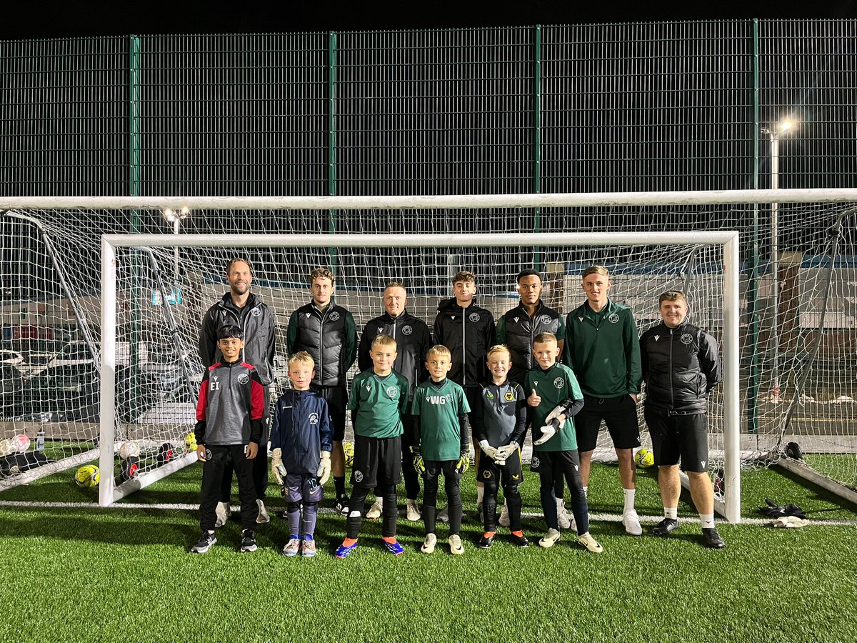 What a brilliant evening for our GKs

Our Head of GK, supported by 1st team GK coach and 1st team / Academy GKs delivered a workshop to our young GKs and their parents 

Pathway development at its best 👏👏