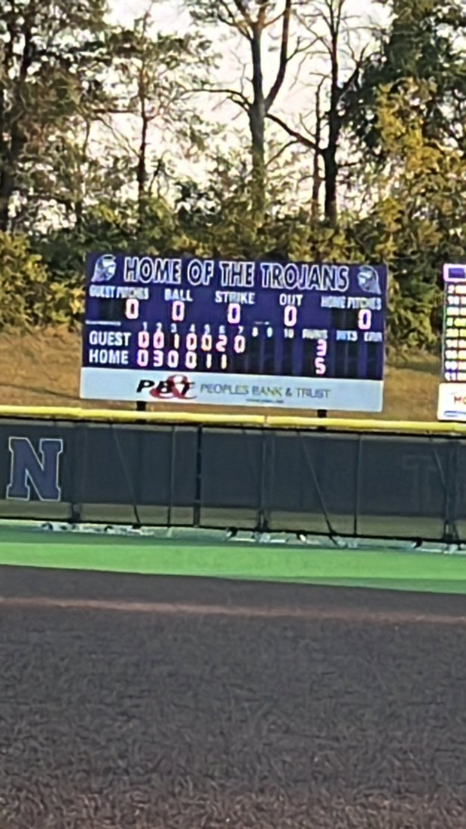 AssistantTbhs's tweet image. Trojans up 5-3 top 7@tbhssoftball