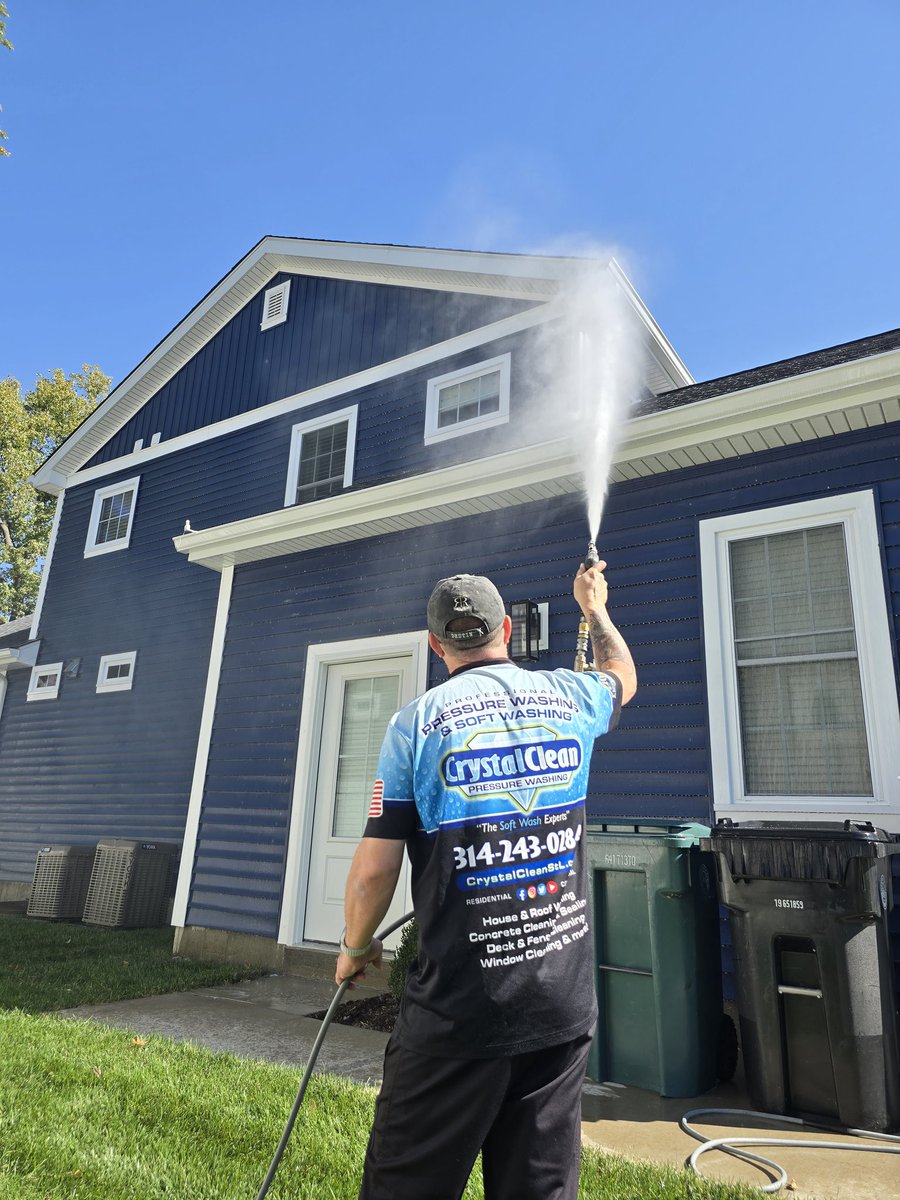 CrystalCleanPW's tweet image. #Softwashing a repeat customers home in kirkwood, mo today. 
#pressurewash #powerwash #stlouis