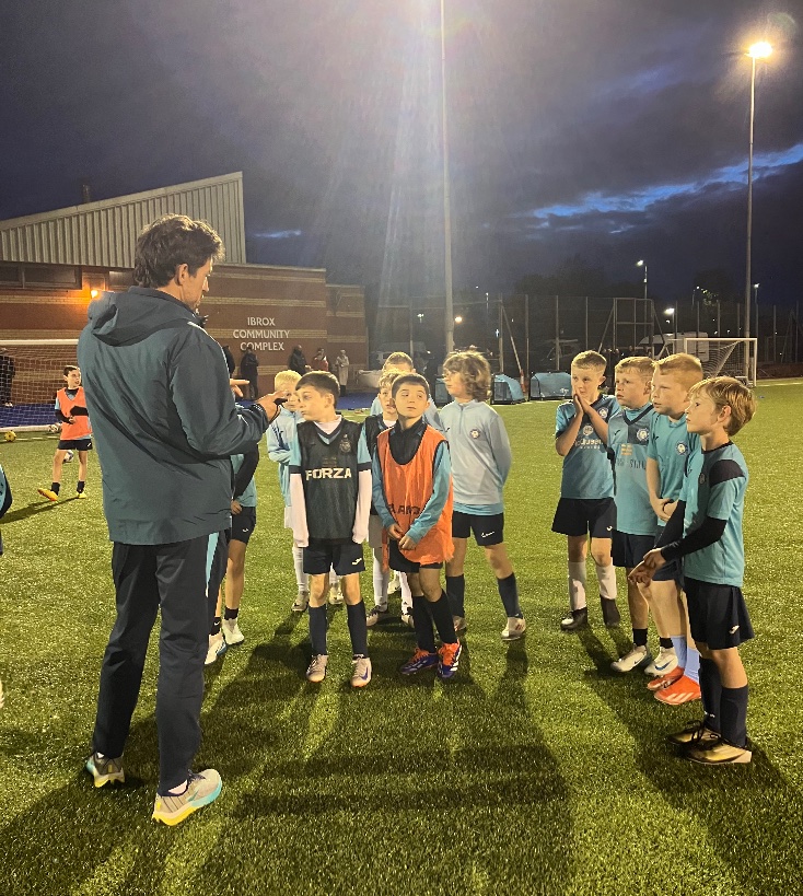 OnTheBallGlasgo's tweet photo. We all ❤️strikers, especially an #OTB striker. Tonight our strikers did the theory in the classroom &amp; then put it into practice on the pitch. It helps players break down concepts, movement patterns &amp; aids decision-making. 

#strikertraining #classroomtopitch #ontheballacademy https://t.co/qi2hwoglBF