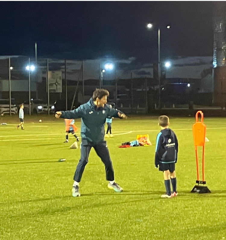 OnTheBallGlasgo's tweet photo. We all ❤️strikers, especially an #OTB striker. Tonight our strikers did the theory in the classroom &amp; then put it into practice on the pitch. It helps players break down concepts, movement patterns &amp; aids decision-making. 

#strikertraining #classroomtopitch #ontheballacademy https://t.co/qi2hwoglBF