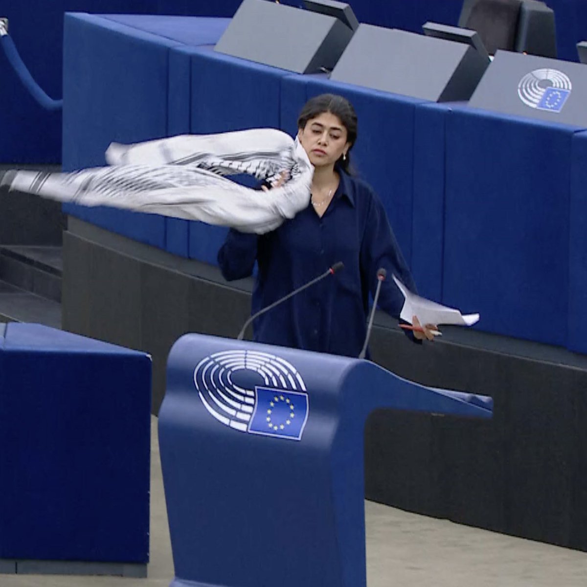 RimaHas's tweet image. Ne jamais courber l’échine 🇵🇸
Ne jamais renoncer 🇵🇸
Ne jamais baisser les yeux 🇵🇸