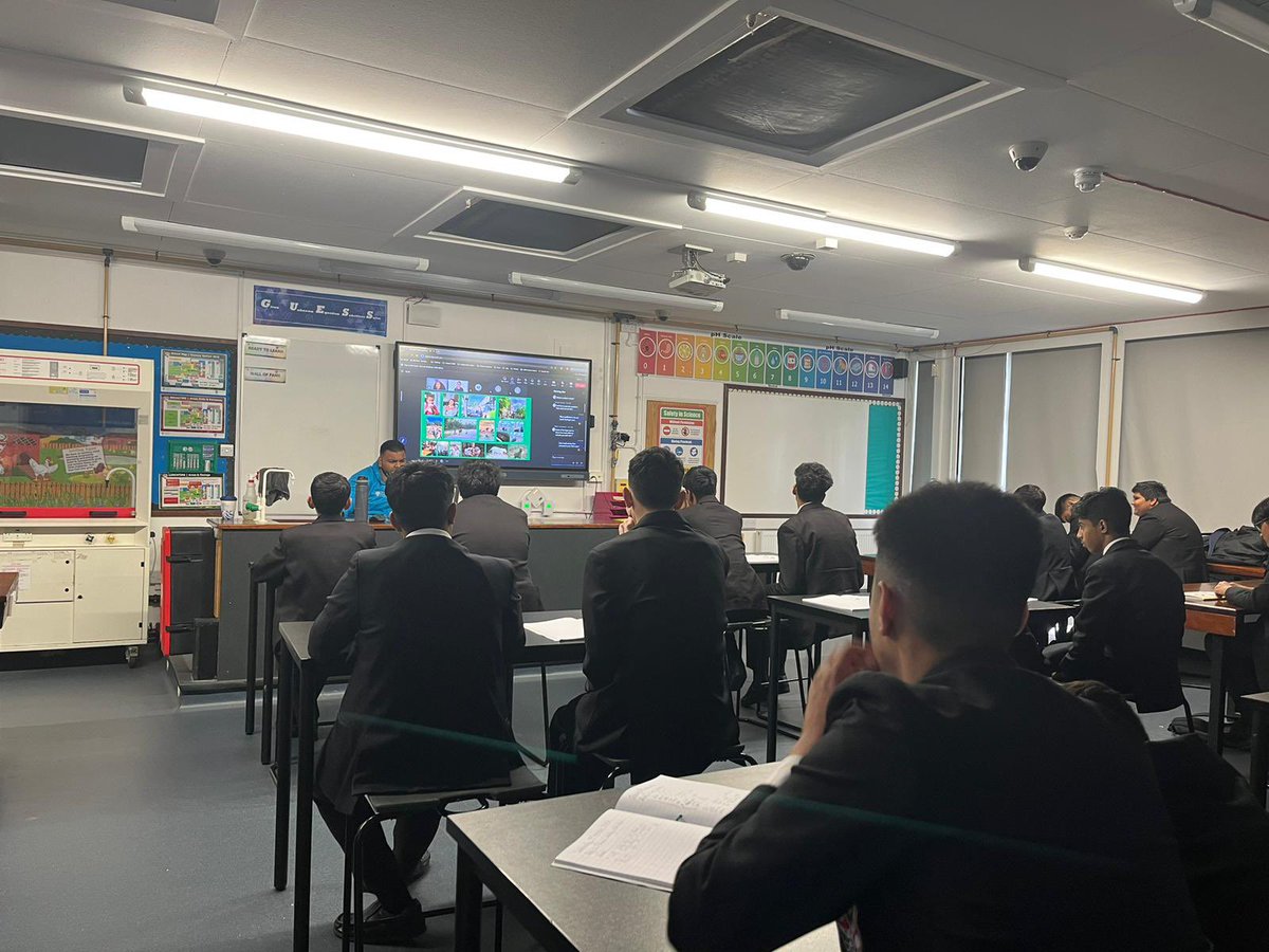 CHSBScienceDept's tweet photo. Grateful to have a @OfficialZSL @ZSLWhipsnadeZoo Scientist in the Classroom today. Who knew these cuties existed?….last picture https://t.co/6jvvW4yiSx