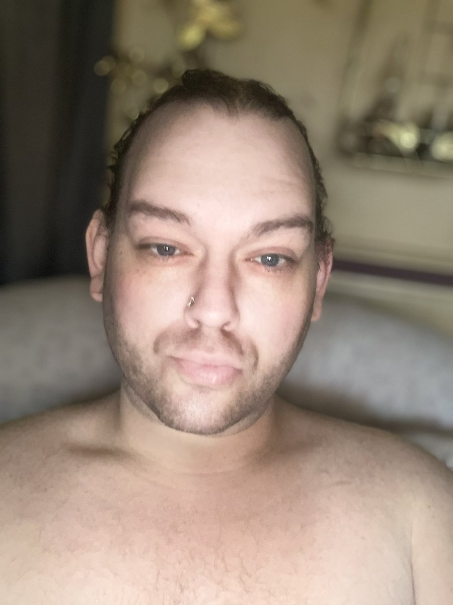 TheXxXThC's tweet photo. I’m so fucking horny god damn I want to fuck someone https://t.co/ixnKW3WUun