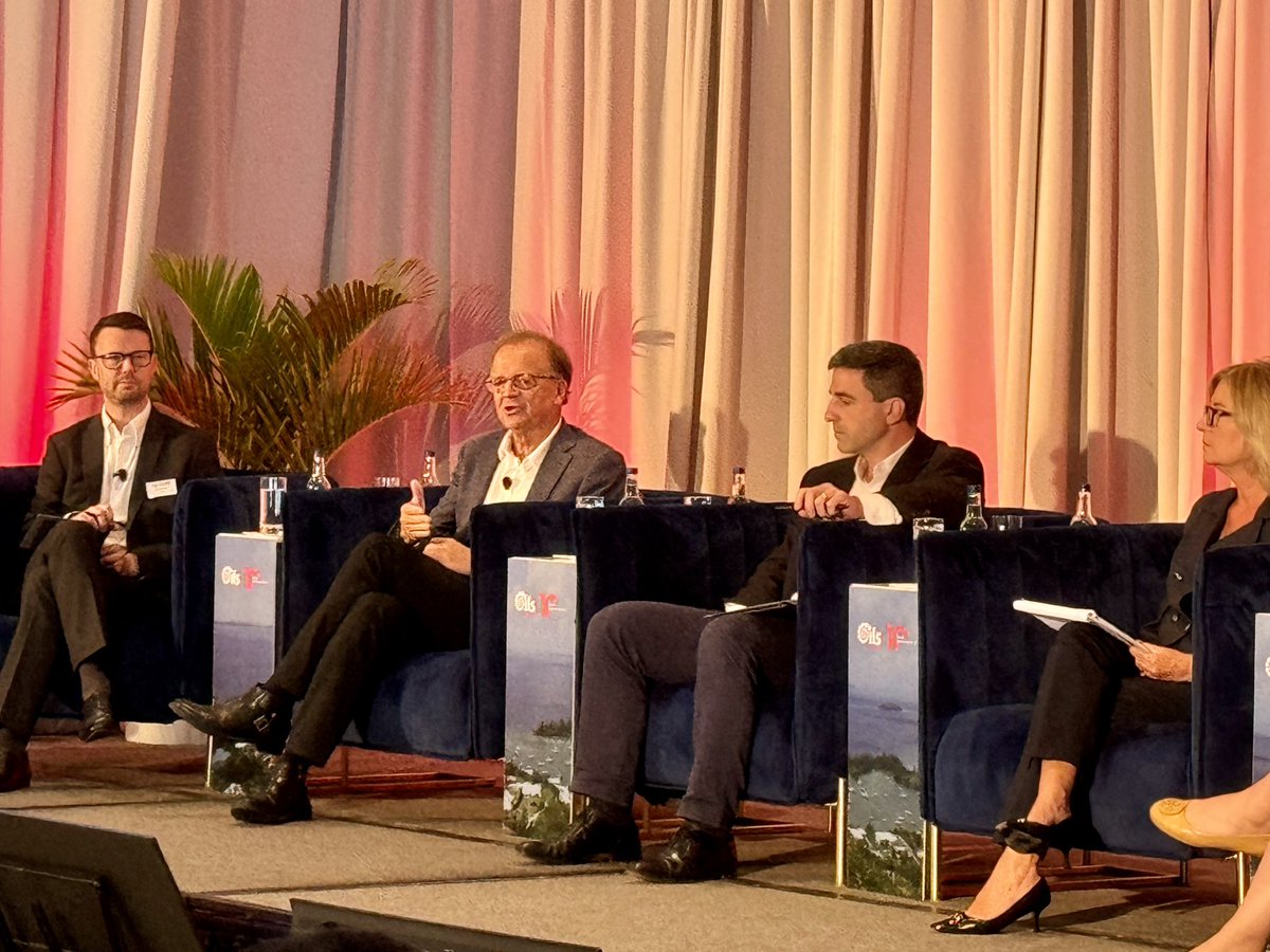 BIOSstation's tweet photo. 🌎Leading experts across multiple industries convene for networking & education sessions @ILSBermuda, focusing on the role of innovation solutions in the face of our changing world.
@ASUGlobalFuture
#innovation #networkingexperience #science #climateaction https://t.co/cA9ANeKjph