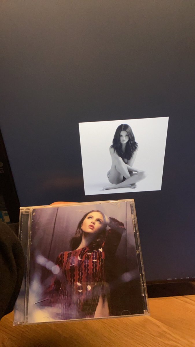 theonlymns's tweet image. Happy #9YearsOfRevival it will be my favorite album forever @SelenaFanClub