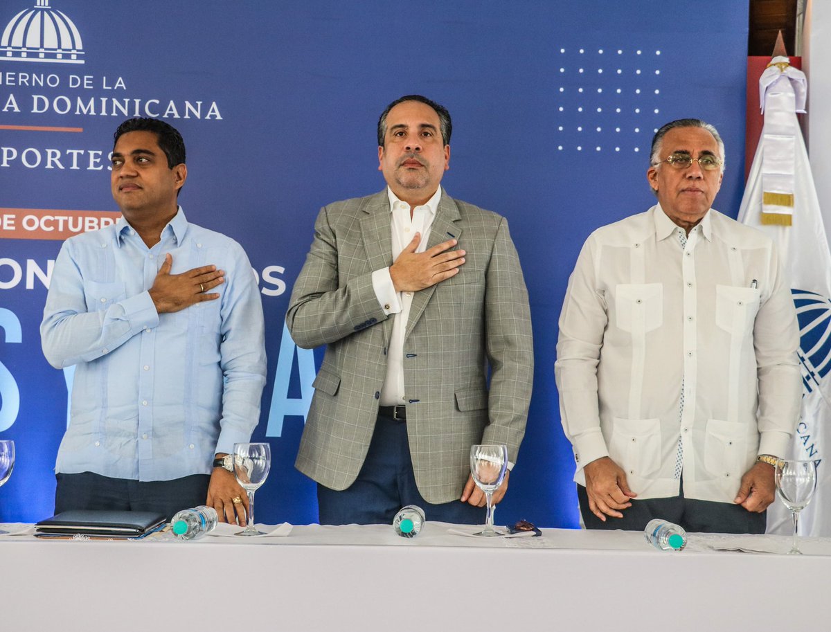 ARenLosDeportes's tweet photo. La actividad de hoy de @miderec_rd  con los clubes puso de manifiesto el conocimiento del presidente @luisabinader de los clubes deportivos y culturales del GSD. Ahora viene un plan con ellos para con el deporte paliar la delincuencia y seguir construyendo techados. https://t.co/sIv1CGxI1k