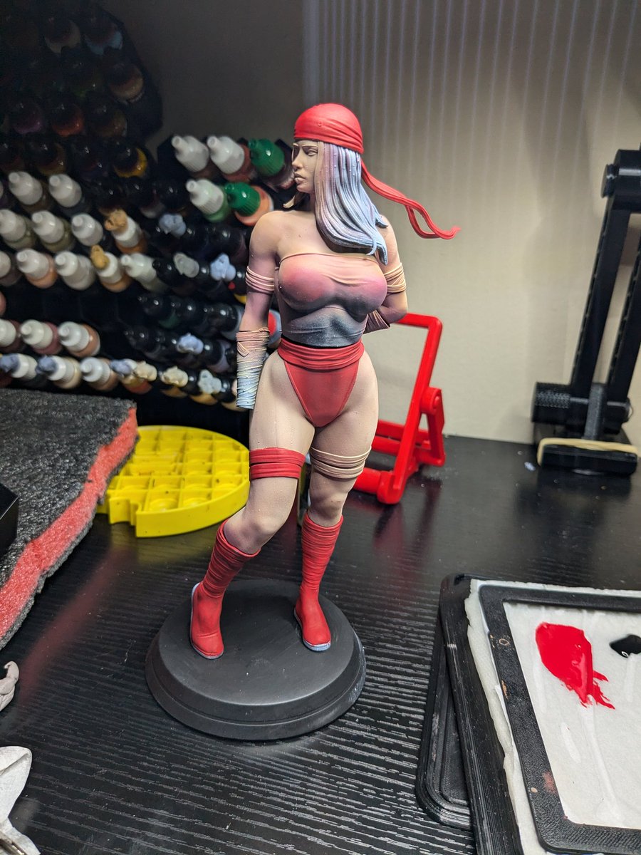 PhattdW's tweet photo. Last night was a pretty good time made some progress on this lovely lady ☺️ #twitch #twitchlivestream #art #artistsoninstagram #Marvel #MarvelStudios #miniaturepainting #mini https://t.co/YunUgwOwNp