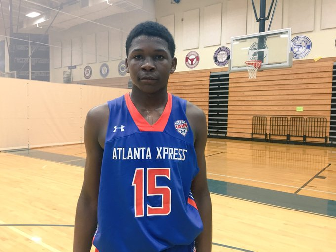 altieribruno's tweet image. Anthony llora en una de las habitaciones que comparte con sus hermanos en la casa de su abuela Shirley.  

Es un niño. Llora porque son mayores. Porque son mejores. Porque no les puede ganar.  

Se seca las lágrimas y respira hondo. Toma un Sharpie y escribe una de las paredes.