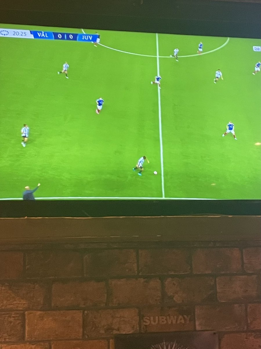 IngePaulsen's tweet photo. Heime i gamlelandet er det kun på VG betaling TV ein kan sjå Vålerenga kvinner spele sluttspelkamp i CL. Her på Kypros er det VIF damer på alle skjermer i samtlige puber! Merkelig..men kjekt https://t.co/LmDrkeN1uj