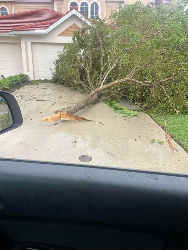 Damage from Moody River Estates in North Fort Myers from #HurricaneMilton <a href="/winknews/">WINK News</a>
