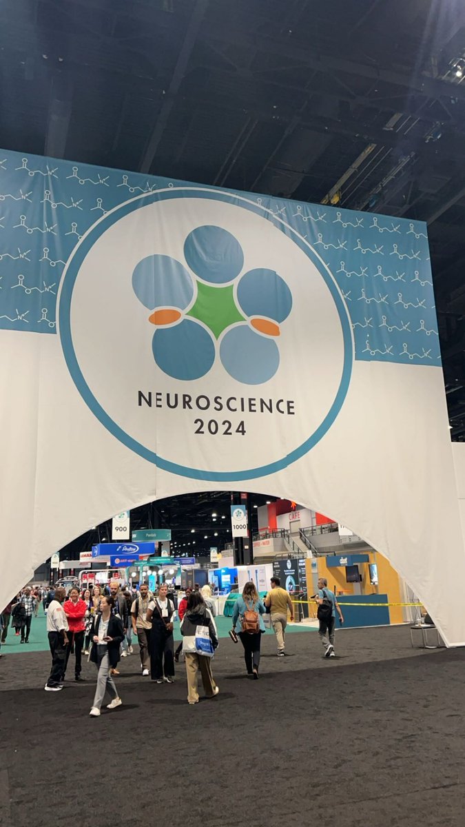 vanessalooop's tweet photo. Had the best time at #sfn2024. Thankful to @SfNtweets for hosting a @latineuro24 event. Super exciting to find a community of other Latin neuroscientists 🩵 https://t.co/ckMs1n32Fg