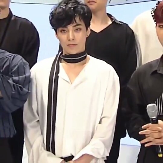 WHEE____'s tweet image. This xiumin