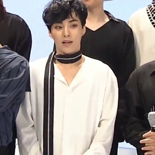 WHEE____'s tweet image. This xiumin