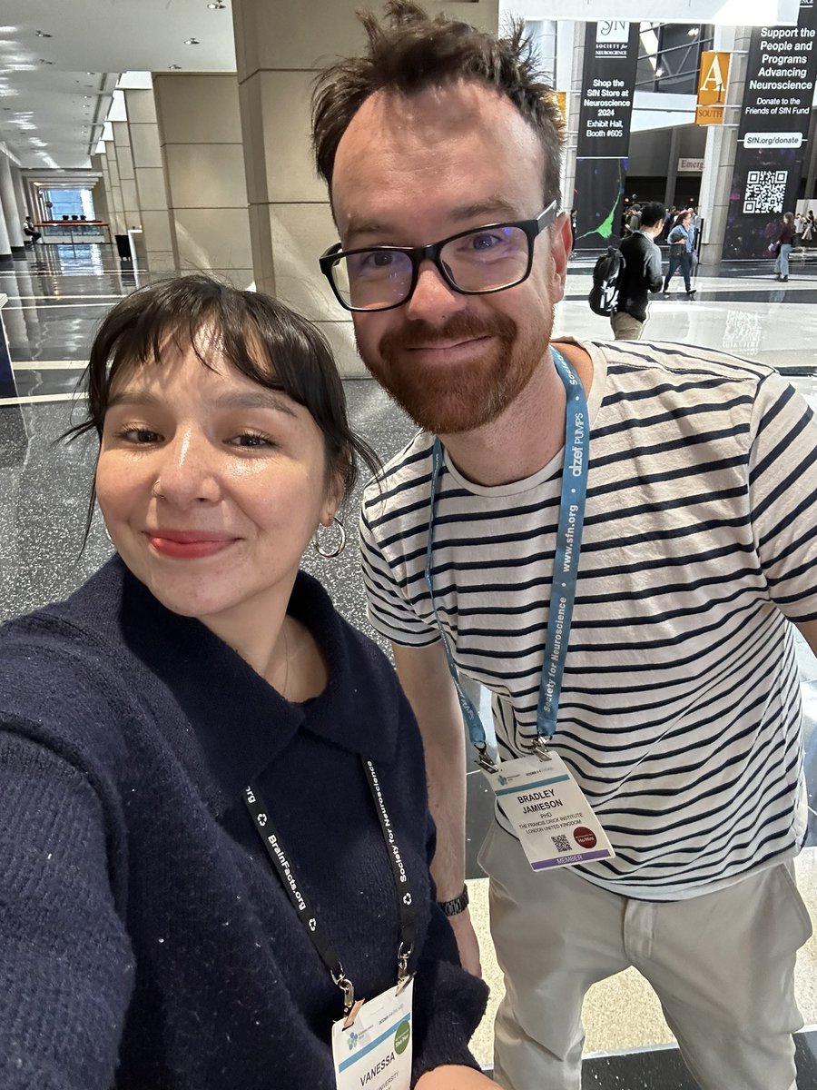 vanessalooop's tweet photo. Also love love love seeing and supporting all my brilliant neuroscientist friends from all around the world!!!! #sfn #sfn2024 https://t.co/sCCQdk5J8x