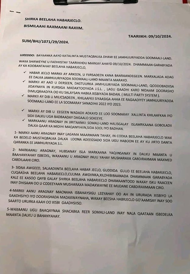 EngDualeh's tweet photo. 🚨🚨🚨🚨 Certificate Of Death of Somaliland 👇🏿

After 34 years of democracy and independence of our citizens to chose their political leaders.
A specific clan hijacks our Democracy and democracy process.
First they intervened in the Gacan Lanax saga to derail a constitutional process of elections and now OPENLY issuinga tribal decree to their followers to choose not only the next president but also the next political party in a complete contrast to the essence of elections and make it closer to the Somalia selection process where tribal leaders make the decision in leu of the public.

Even worse ,the common broker between the two models ( Somaliland and Somalia ) is no other than the MonteNegro aka Buurmodow.

Those sitting next to Buurmodow were elders who some of them were sending peace letters to the Huwanta.

we saw cirro last visit to Oog and Ceerigabo the Huwanta didn’t make any buff or huff unlike when Muuse bixi visited the area where tensions went high, that all leads to some back stage connection and relationships between Cirro,Huwanta and Somalia(  where their Foreign Minister mentioned in the UN they will make sure SL elections will be fair ) ,and Cirro and Buurmadow are syncing their tone with the Huwanta and Somalia.

The bigger picture now is becoming clearer. Cirro will surrender to Huwanta terms of peace ,Cirro will sign the federation with Somalia , Buurmodow and some HJ will join SSC 

RIP SOMALILAND