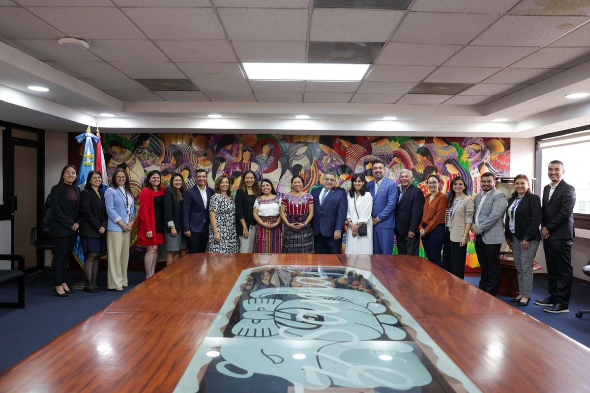 MINTRABAJOGuate's tweet photo. ✅ Tuvimos el honor de recibir a la delegación portuguesa compuesta por representantes del sector privado, del gobierno y de asociaciones del sector de la hospitalidad y construcción  interesados en establecer vías regulares de  movilidad laboral entre Guatemala y Portugal. https://t.co/oo6sNa0VjL