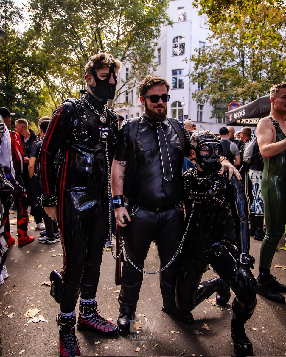 RBBRGUY's tweet photo. Folsom 2024: When Sir @Lthr_Victor Muzzled me on the Street Fair... Apparently I talk to much...
πΈ By (the great) @BadWolfPhotos
#RUBBERTIME #Rubber #Rubberboy #RubberGay #Gay #Men #GayMen #Gear #Proud #Pride #RBBRGUY #FolsomEurope2024 https://t.co/FL24FVaSed