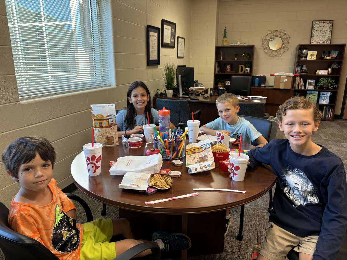 Fun day with these 4 students who cashed in their LiveSchool points to be AP’s for the day! ⁦<a href="/MtnViewES/">Mountain View ES</a>⁩ #proudAP